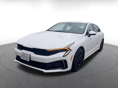 Snow White Pearl 2025 Kia K5 LXS