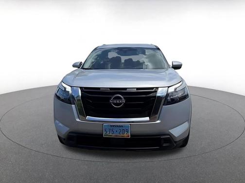 Brilliant Silver Metallic 2025 Nissan Pathfinder SV FWD