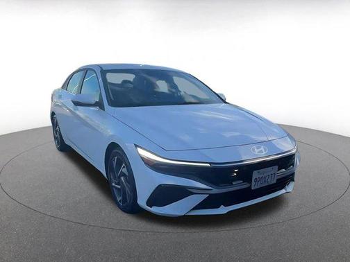 2025 Hyundai ELANTRA Limited