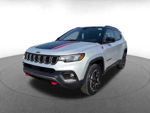 Silver Zynith Metallic Clearcoat 2025 Jeep Compass Trailhawk