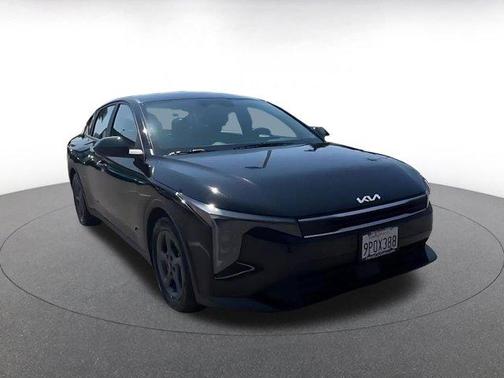 Aurora Black Pearl 2025 Kia K4 LXS