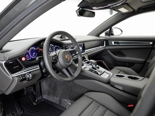 2023 Porsche Panamera 4 Platinum Edition