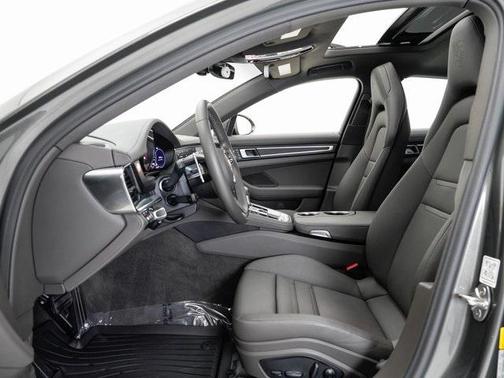 2023 Porsche Panamera 4 Platinum Edition