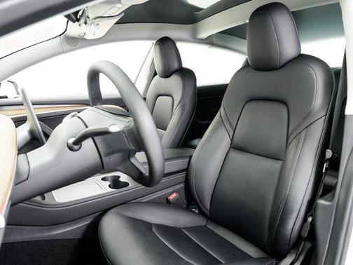 Pearl White Multi-Coat 2022 Tesla Model 3 Long Range