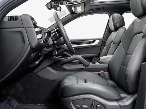Arctic Grey 2025 Porsche Cayenne Cayenne
