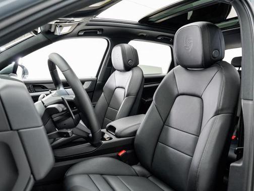 Arctic Grey 2025 Porsche Cayenne Cayenne