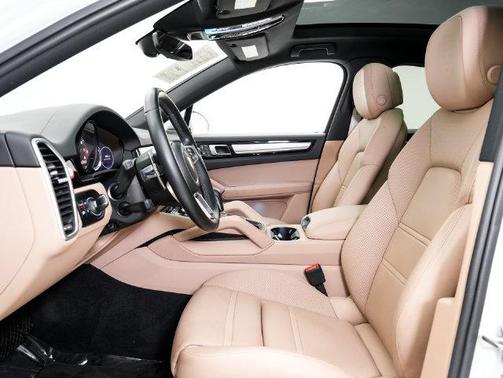 Carrara White Metallic 2023 Porsche Cayenne Platinum Edition