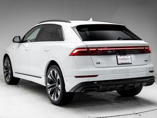 Glacier White Metallic 2026 Audi Q8 55 Premium Plus