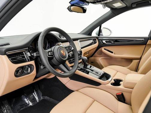 Dolomite Silver Metallic 2026 Porsche Macan Macan