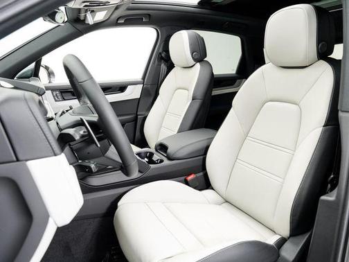 Quartzite Grey Metallic 2026 Porsche Cayenne S