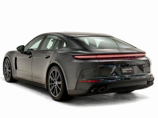 2025 Porsche Panamera 4