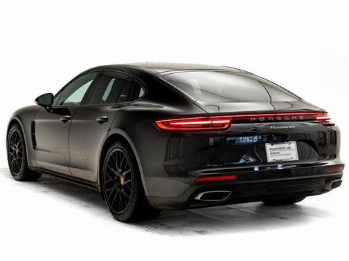 2017 Porsche Panamera 4