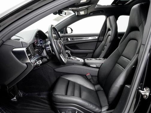 2017 Porsche Panamera 4