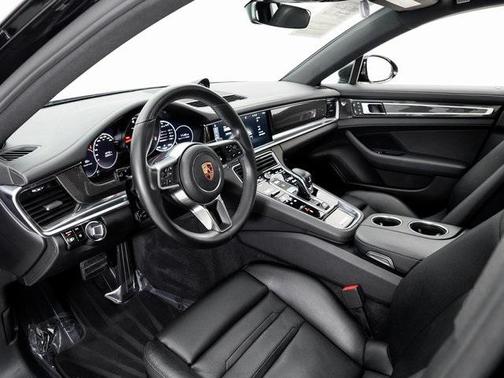 2017 Porsche Panamera 4