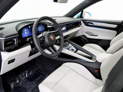 2025 Porsche Macan 4