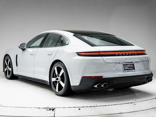 2025 Porsche Panamera 4