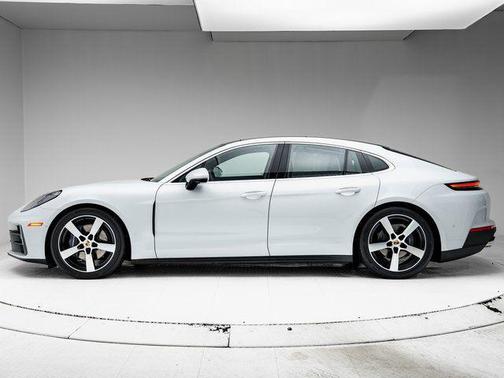 2025 Porsche Panamera 4