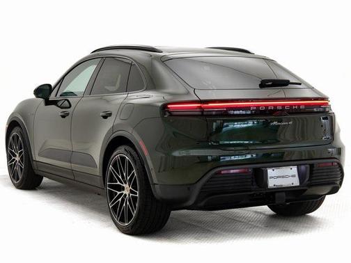 2025 Porsche Macan 4