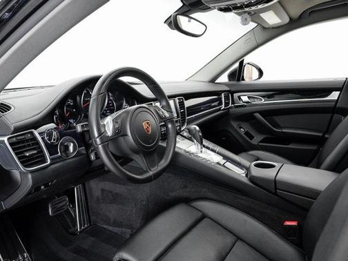 2016 Porsche Panamera 4