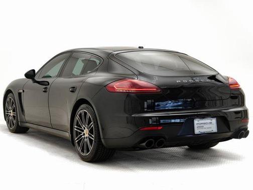 2016 Porsche Panamera 4