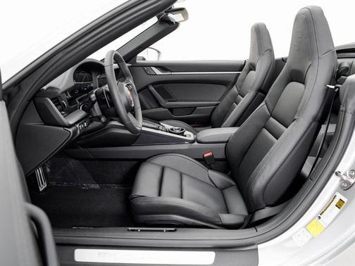 2026 Porsche 911 Carrera 4S Cabriolet