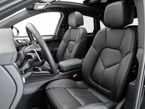 2022 Porsche Macan Base