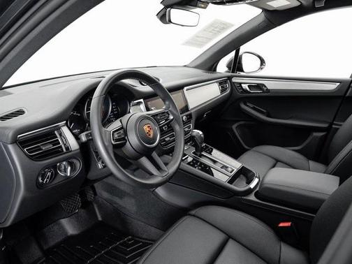 2022 Porsche Macan Base