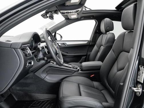 2022 Porsche Macan Base