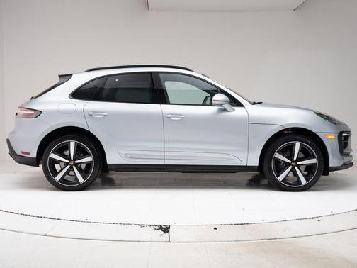 Dolomite Silver Metallic 2026 Porsche Macan Macan