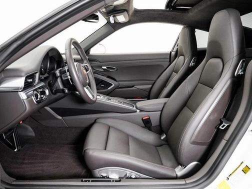 2018 Porsche 911 Carrera