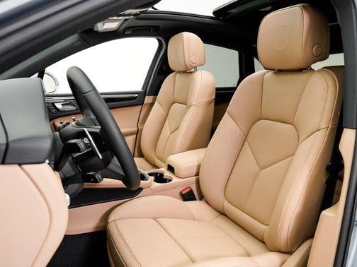 Dolomite Silver Metallic 2026 Porsche Macan Macan