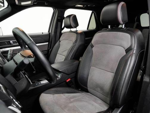 OXFORD WHITE 2017 Ford Explorer XLT