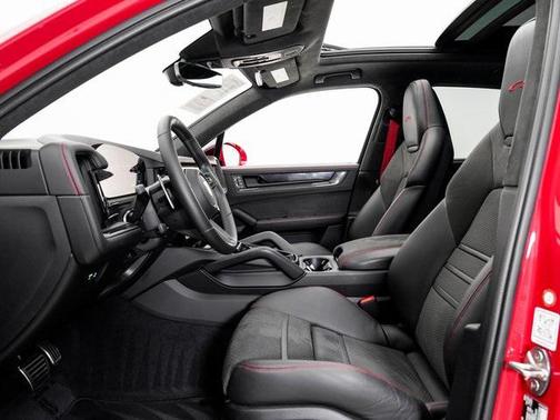 2025 Porsche Cayenne GTS