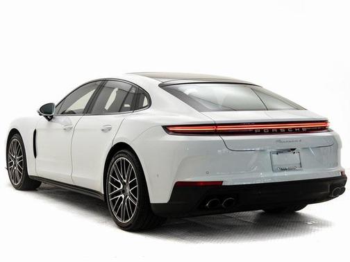 2025 Porsche Panamera 4