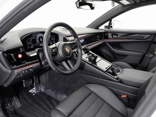 2025 Porsche Panamera 4