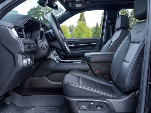 Onyx Black 2024 GMC Yukon XL Denali