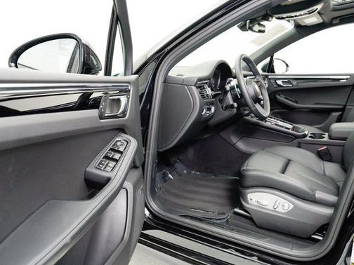 Jet Black Metallic 2025 Porsche Macan Macan
