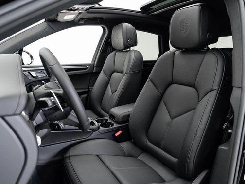 Jet Black Metallic 2025 Porsche Macan Macan