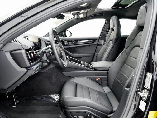 2025 Porsche Panamera 4