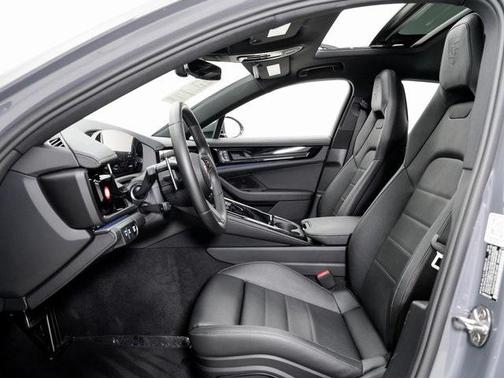 2025 Porsche Panamera 4