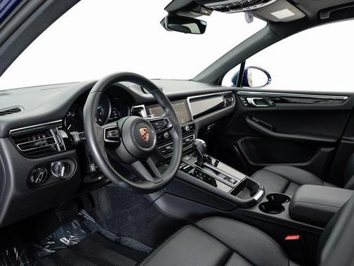 2023 Porsche Macan Base