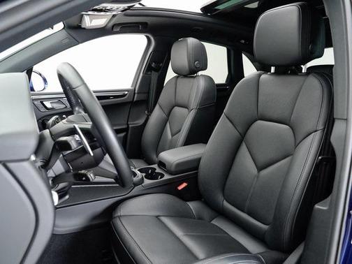 2023 Porsche Macan Base