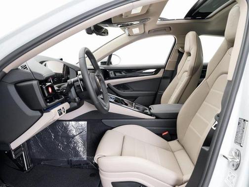 2025 Porsche Panamera 4