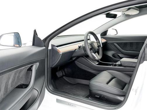 Pearl White Multi-Coat 2020 Tesla Model 3 Standard Range Plus