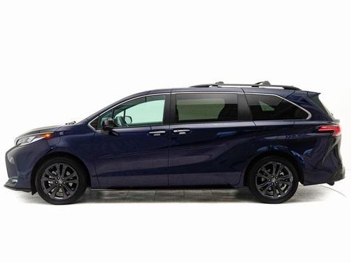 2022 Toyota Sienna XSE 7 Passenger
