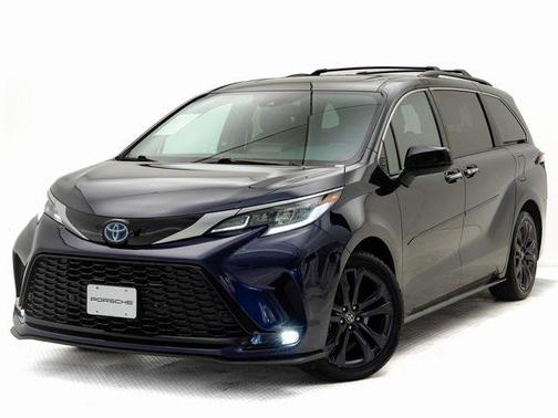 2022 Toyota Sienna XSE 7 Passenger
