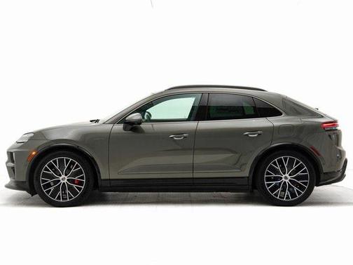 2025 Porsche Macan Turbo