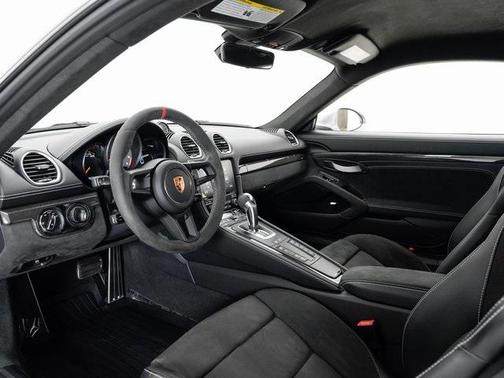 2022 Porsche 718 Cayman GT4