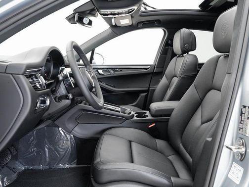 Dolomite Silver Metallic 2025 Porsche Macan Macan