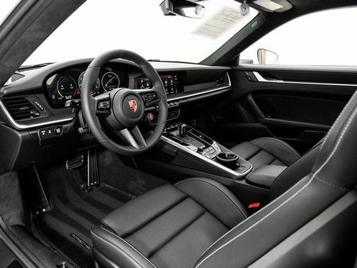 2025 Porsche 911 Carrera 4 GTS